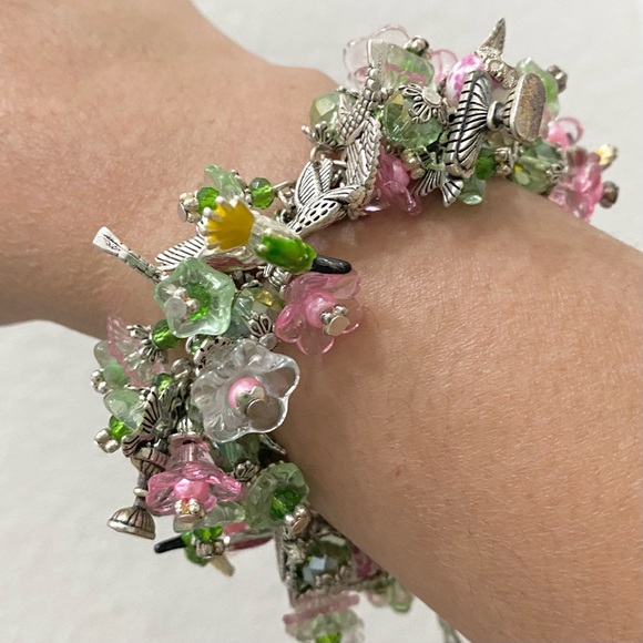Handmade Spring Themed Flowers Hummingbird Chunky Beaded Fun Bracelet - Picture 4 of 16